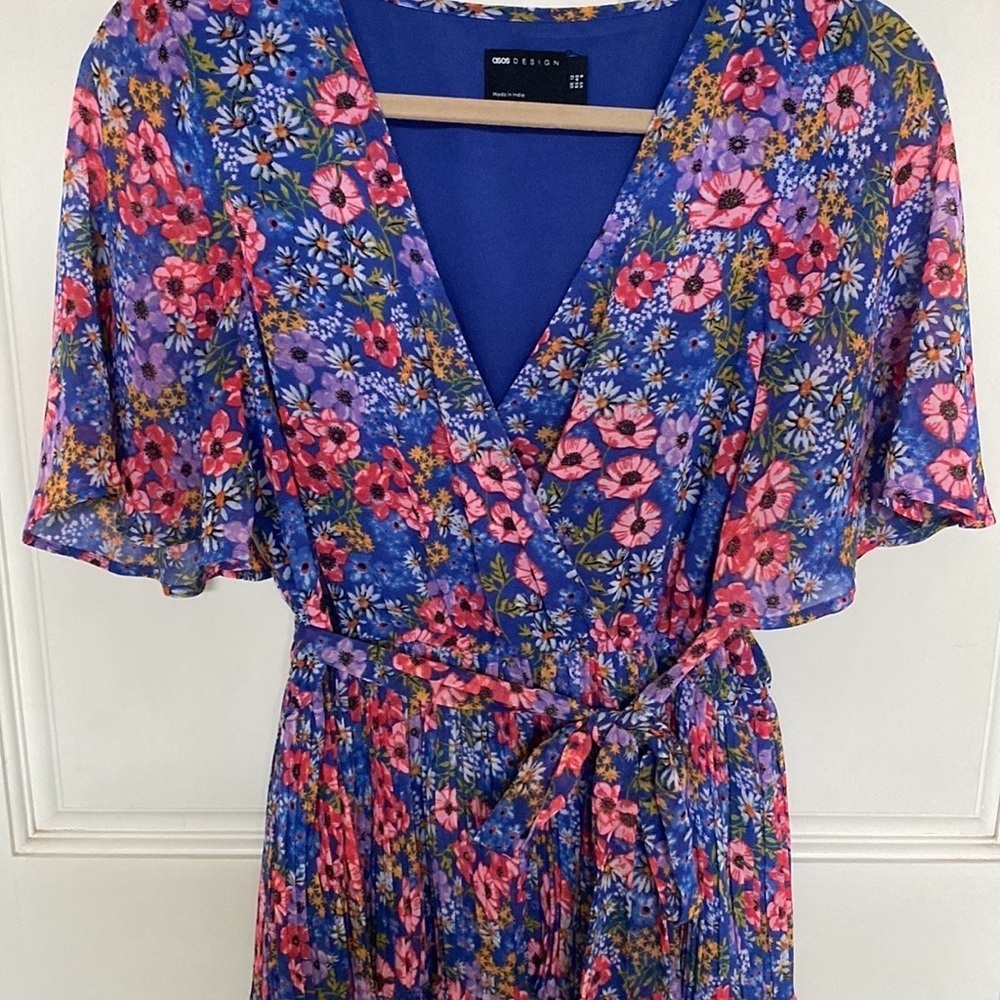 ASOS  Wrap Front Tiered Pleated Midi Dress in Blue Flirty Floral Print Size 8 - Picture 10 of 13